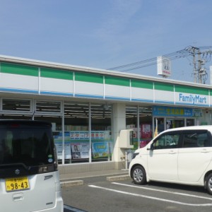 ファミリーマート川津店