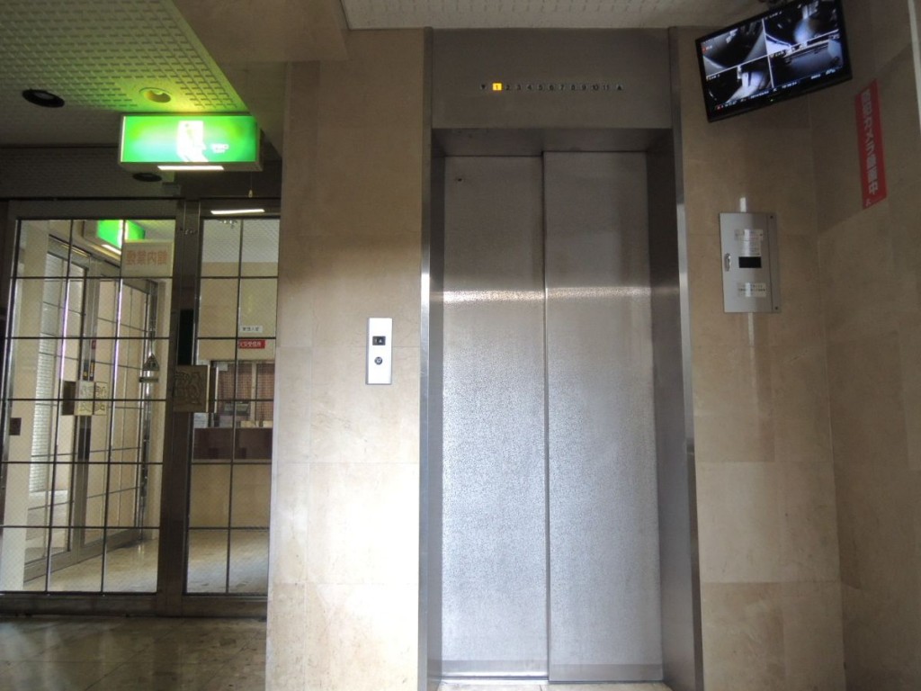 【エントランスホール】エレベーター