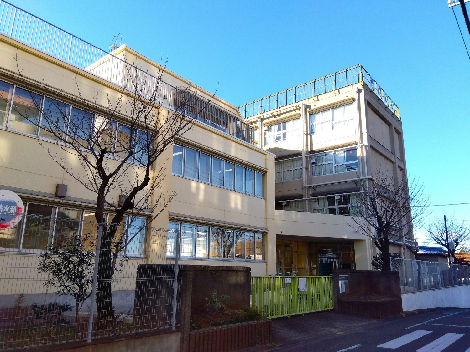 千歳台小学校まで1260ｍ