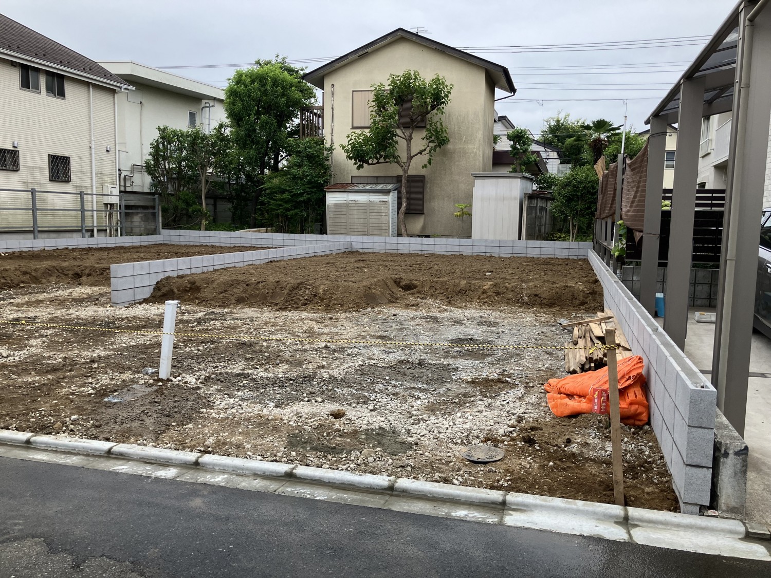 建築中