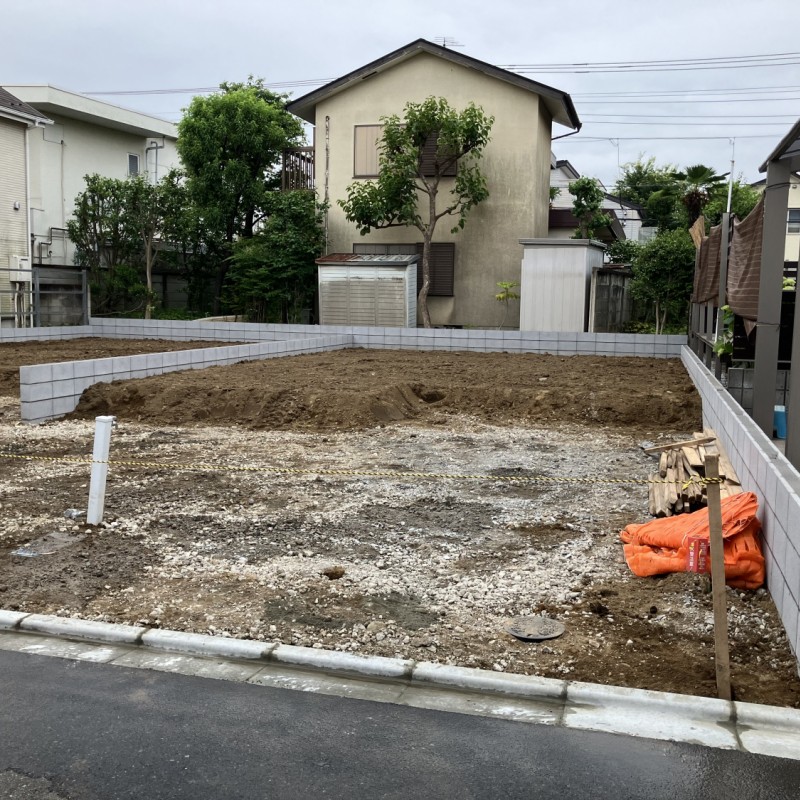 建築中